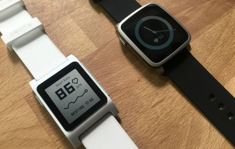 Pebble 2 (izquierda) y Pebble Time 2